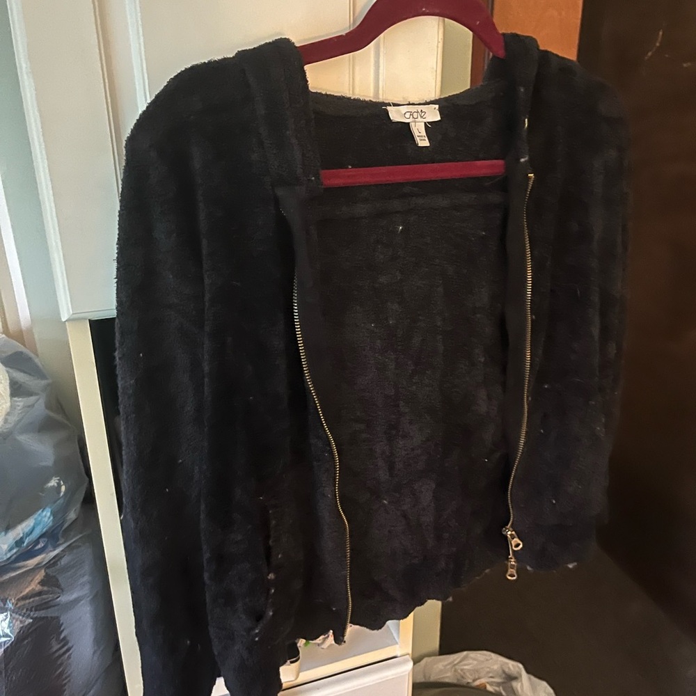 Black soft fuzzy crop hoodie size large brand cache